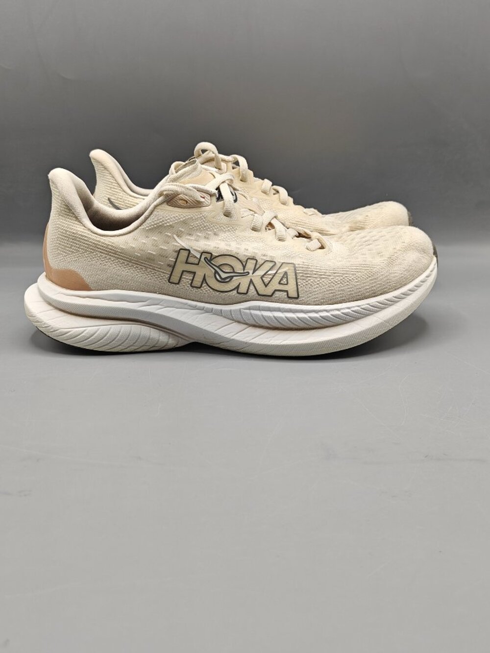 Hoka One One Mach 6 Running Shoes Women's Sz 7B Athletic Sneakers Beige